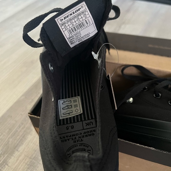 New in box Dunlop black sneakers size 7.5 women’s - Picture 4 of 4